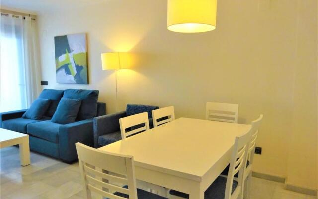 1st Line Daniya APT - Solarium Terrace & Pool