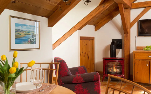 Seven Sea Street Inn