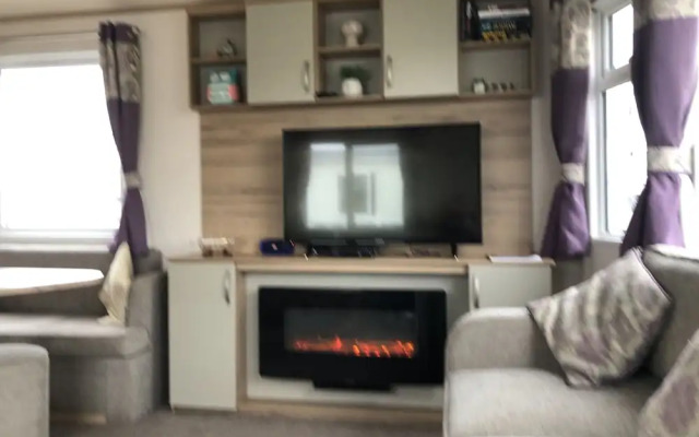 Luxury 2 Bedroom Caravan at Mersea Island Holiday