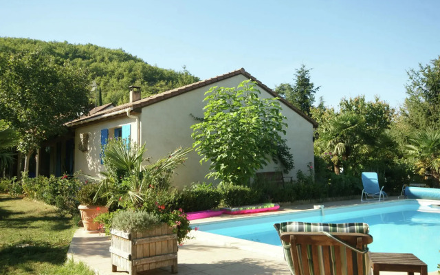 Comfy Holiday Home In Espère With Private Pool