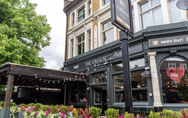 PubLove @ The Crown, Battersea - Hostel