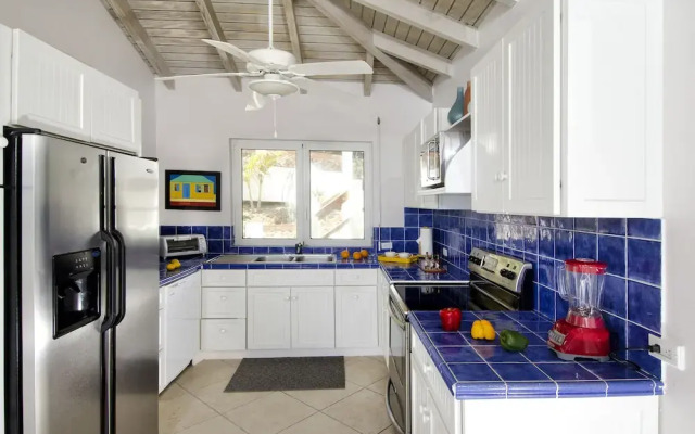 Beach House Younes by Island Properties Online