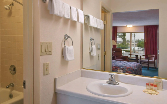 Days Inn by Wyndham Wilmington / University