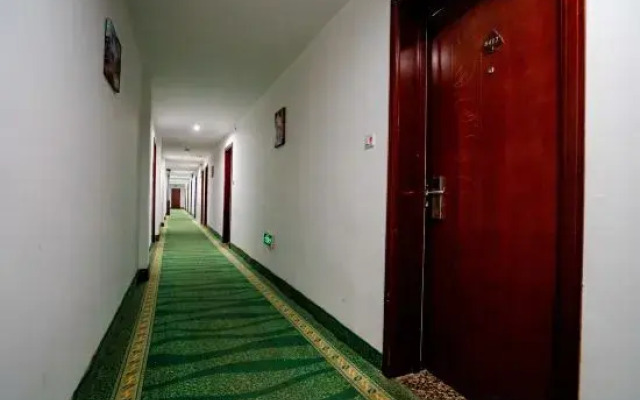 Yijia Hotel (Jida Second Hospital)