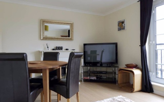 2 Bedroom Apartment off Leith Walk Sleeps 5