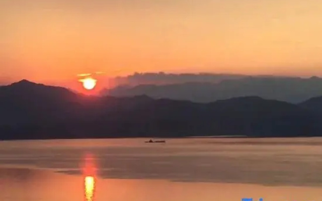 Huangshan Taiping Lake Qihu Homestay