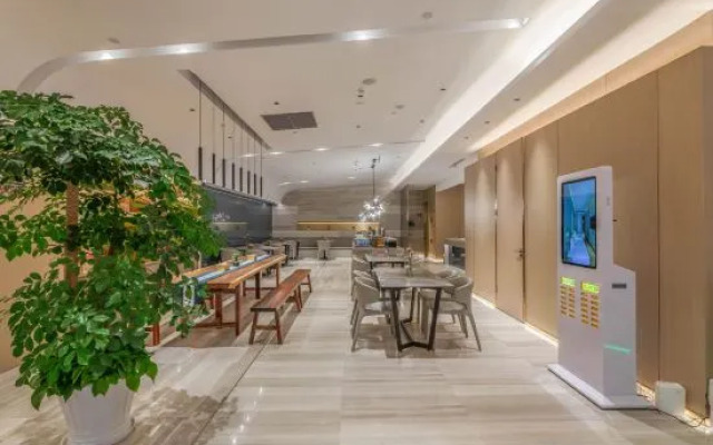 Yiju Life Hotel (Yuyao Station Wucaicheng)