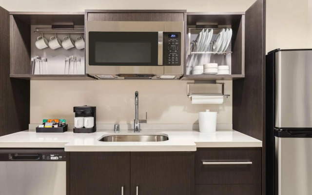 Home2 Suites By Hilton Milwaukee West