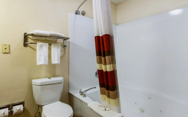 Red Roof Inn & Suites Statesboro - University