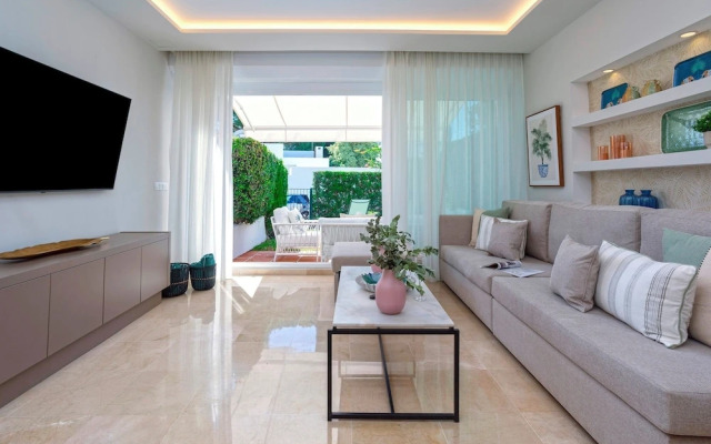 Magnificent 3BD Duplex With Pool. Aloha Golf II