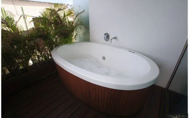 Doca 103 2 Bedrooms and Jacuzzi by RedAwning
