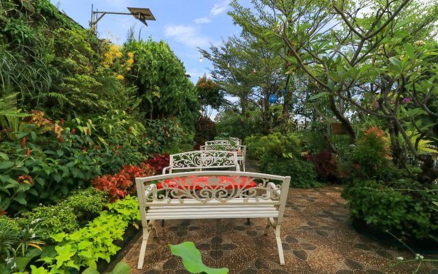 Labuana Homestay & Cafe Garden
