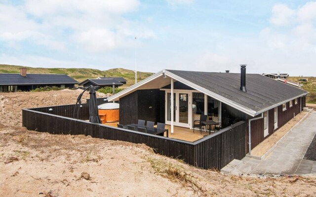 Spacious Holiday Home With Sauna in Hvide Sande