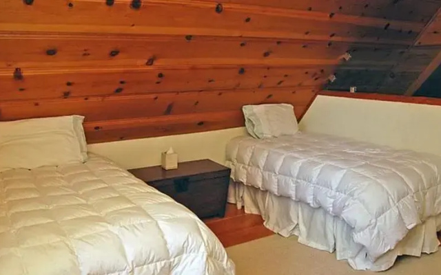 RedAwning Darling Delight Cabin