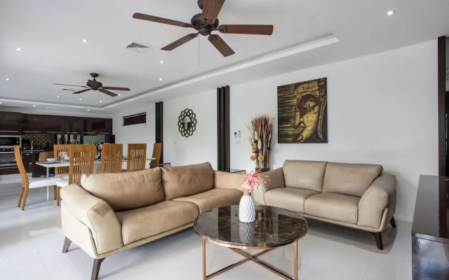 Seaview Pool Villa Dragon D in Tropics