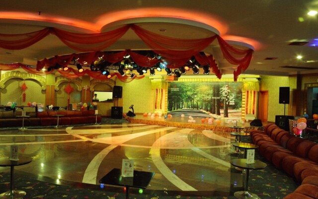 Sunny Holiday Resort
