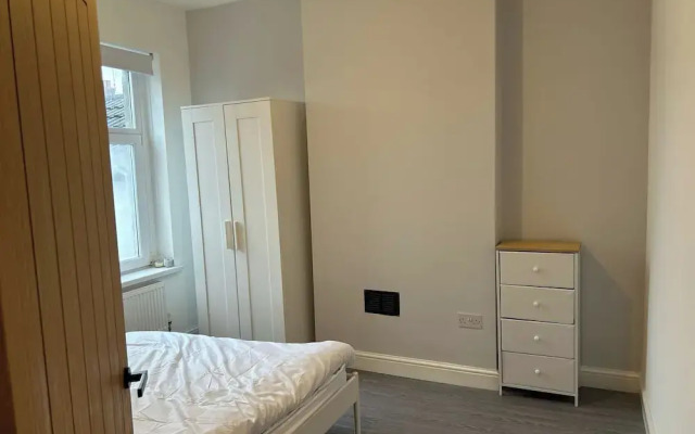Cardiff City Apartment - Modern & Cozy