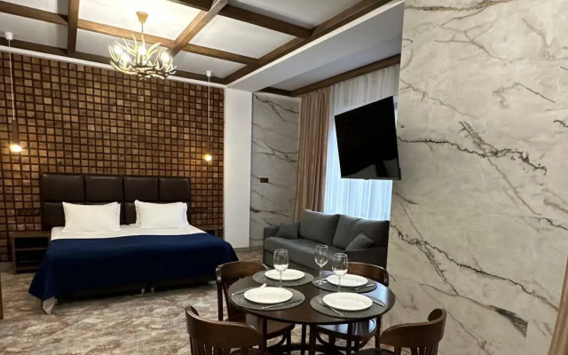 Апартаменты в отеле Red Wood (Ред Вуд)