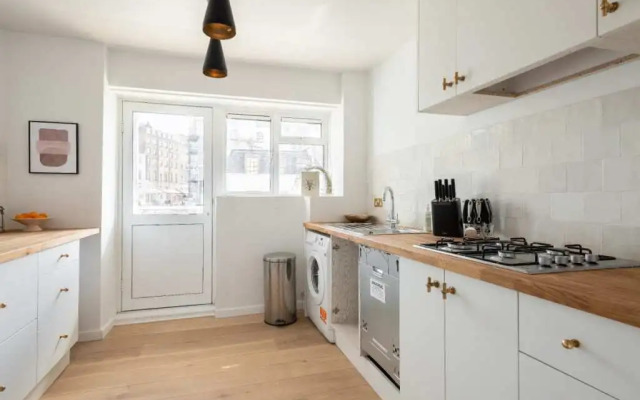 The Bayswater Escape - Central & Bright 2BDR Apartment with Balcony