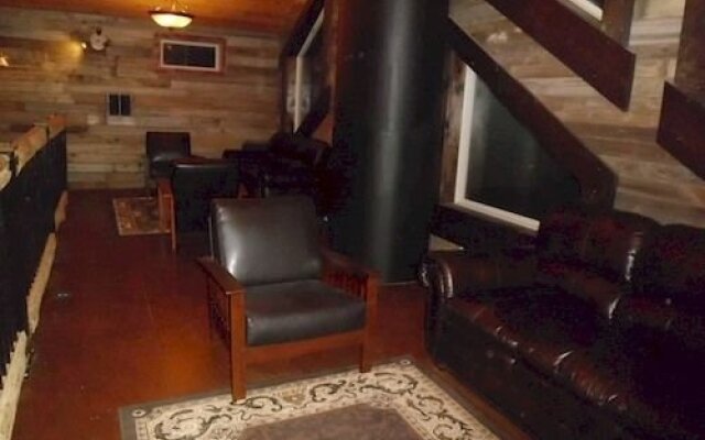 Antler Oaks Lodge and RV Resort