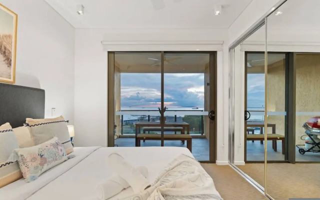 Zen By The Sea Pool - Balcony Dining - Seaview