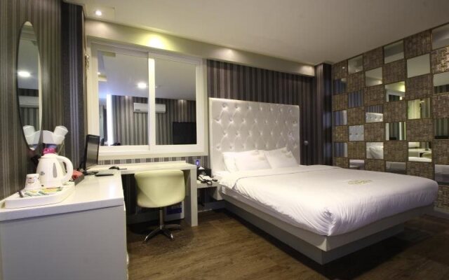 U & Songdo Hotel