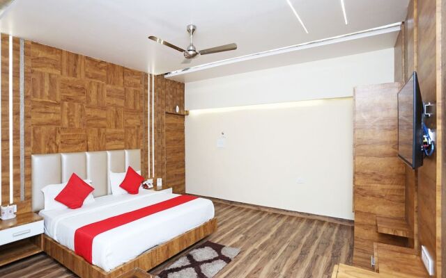Vaccinated Staff- Capital O 3844 Hotel Kd Palace