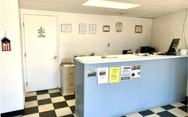 OYO Crossroads Inn