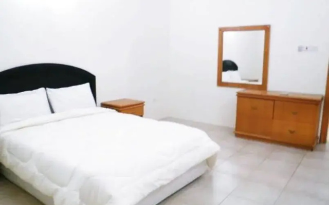 Euro Plaza Apartments