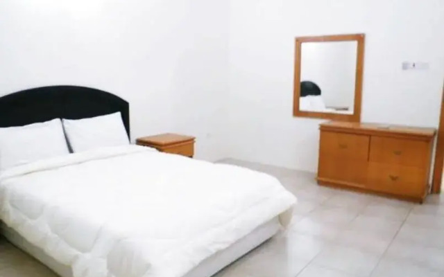 Euro Plaza Apartments