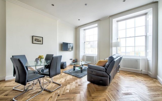 Modern Home 5 Minutes Walk From Princes Street