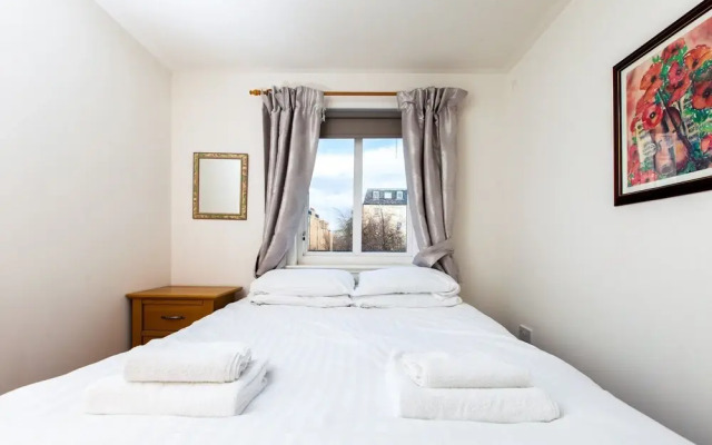 Bright & Airy City Centre Flat With Free Parking