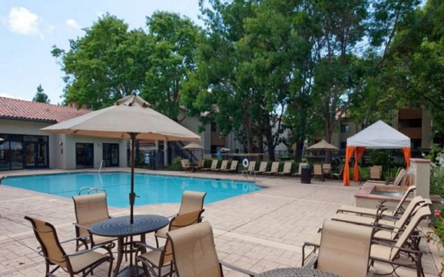 Global Luxury Suites at Villa Street
