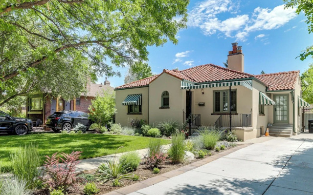 Yard & Grill: Centrally Located Denver Retreat!