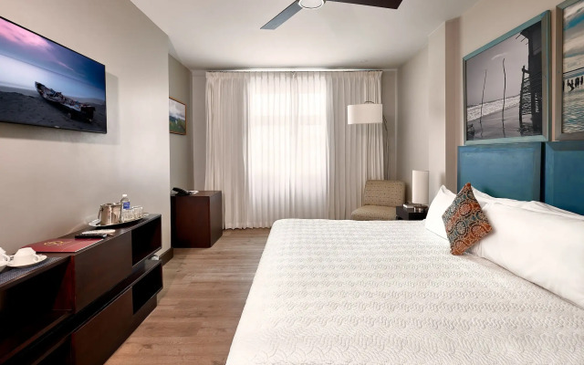 R Hotel Kingston