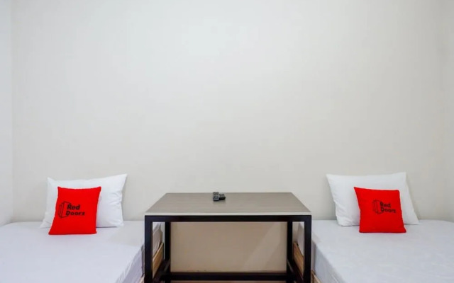 RedDoorz near Pacific Mall Tegal 2