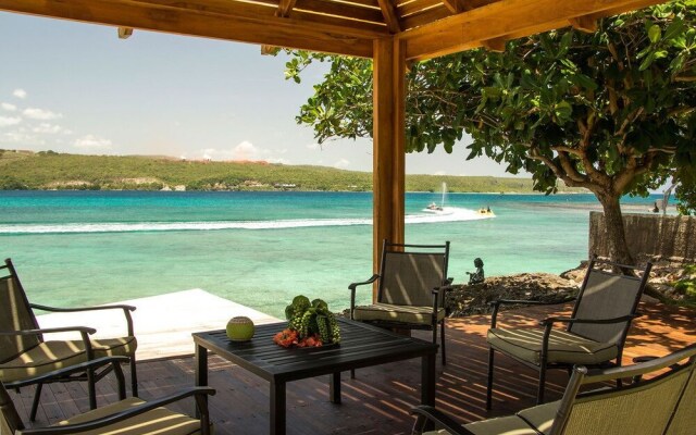 Seagrapes 5br by Jamaican Treasures