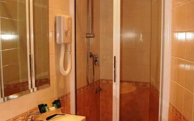 Colonna Room Rental