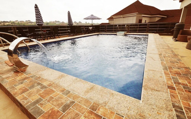 Soprom Hotel & Suites