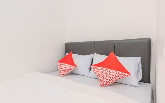 Super OYO 2223 J&b Room Utan Kayu