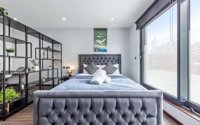 Serviced Modern Luxury Flat Near Central London