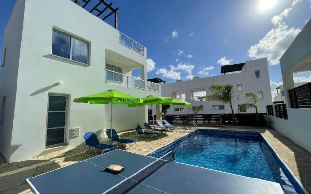 Villa Sunny Breeze In A Prime Spot Near Everything