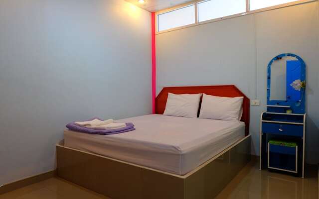 Thanaroj Guesthouse
