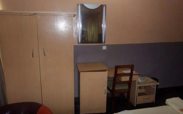 C.Courtesy Suites
