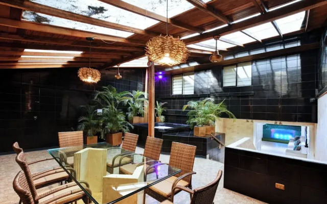 Park Lleras 11br Pool Jacuzzi