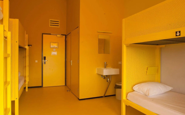 WOW Hostel Amsterdam