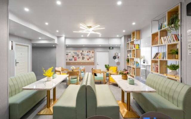 Mijia Youth Hotel (Shanghai Hongqiao Luohe Luo Shop)
