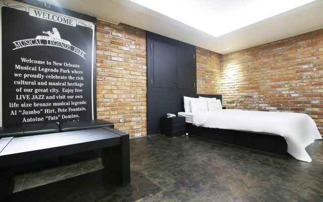 Hotel Story