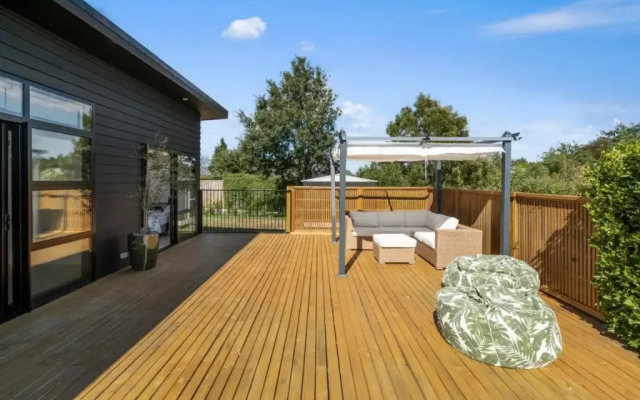 Cedar House - Martinborough Holiday Home