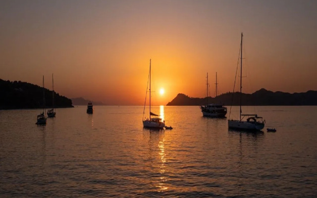 Villa Lola - Four Bedroom Villa With Sea View